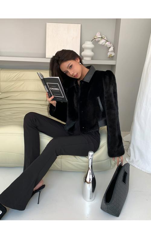 貂皮女装外套怎么搭配衣服图片