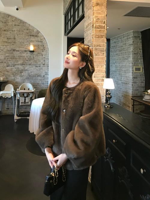 貂皮女装外套怎么搭配图片2025