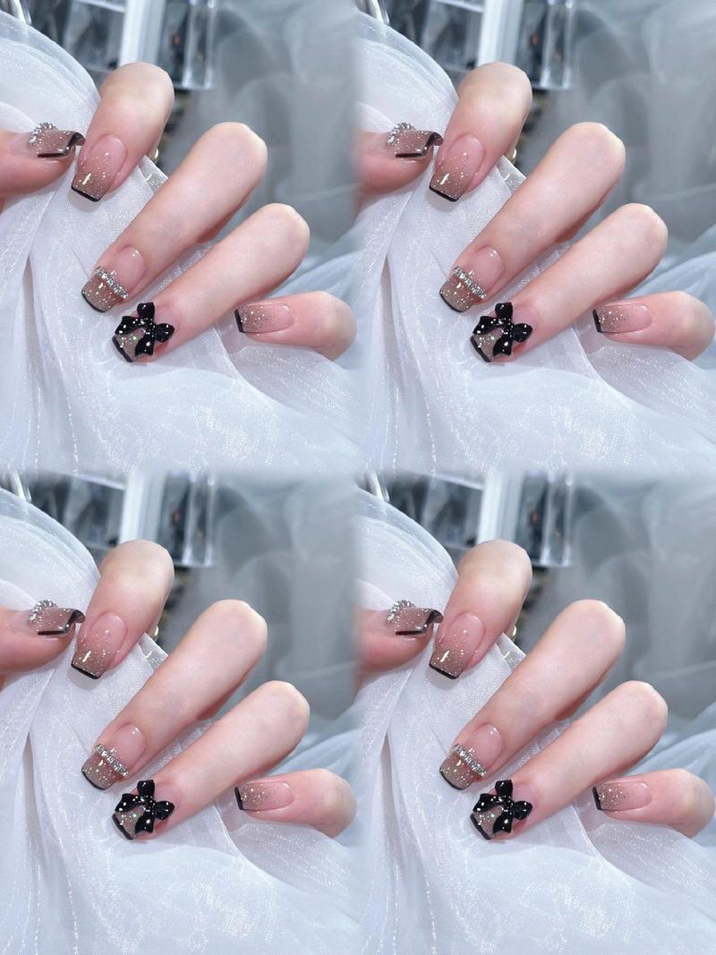 美甲手黑适合什么颜色