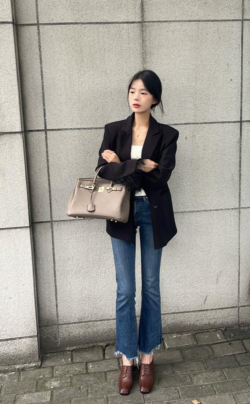 休闲增高女皮鞋怎么搭配衣服