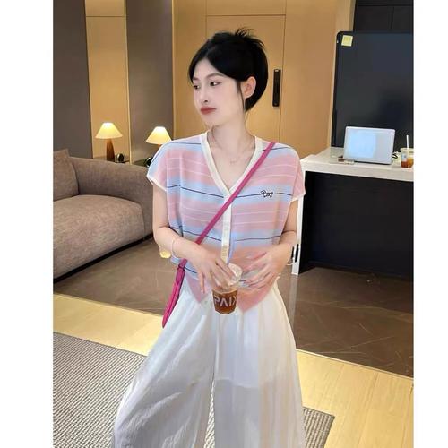 针织宽松短袖怎么搭配