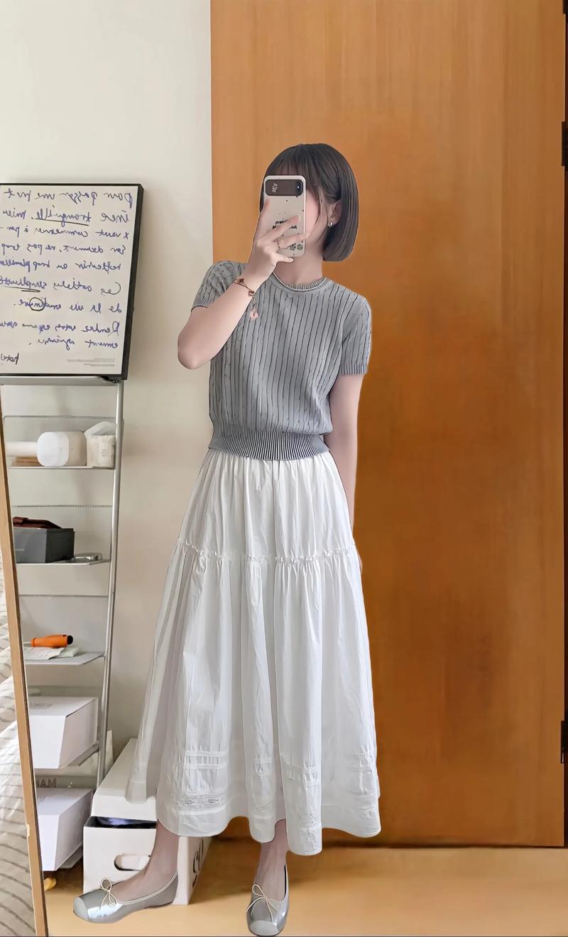 针织宽松短袖怎么搭配