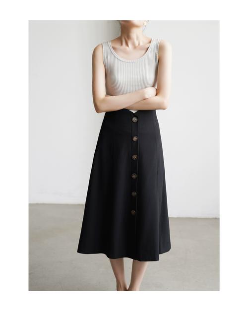 深色a字半裙怎么搭配