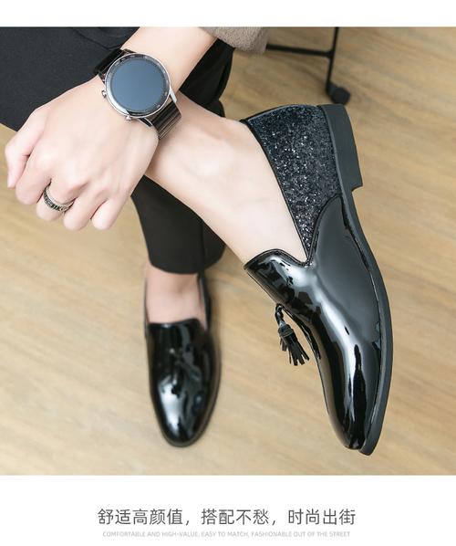 穿金色皮鞋怎么搭配衣服图片欣赏