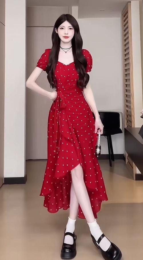 红色a字裙怎么搭配鞋子图片大全