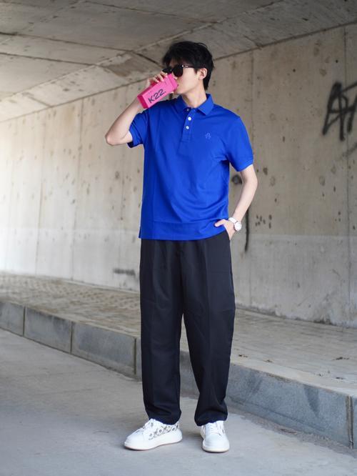 蓝色polo衫配什么裤子