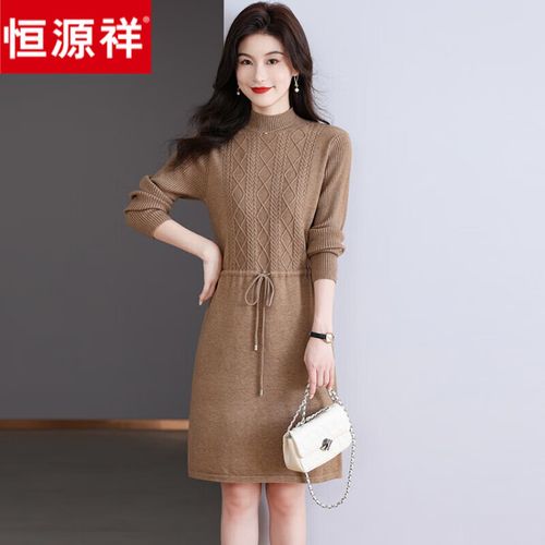 驼色长袖连衣裙怎么搭配外套