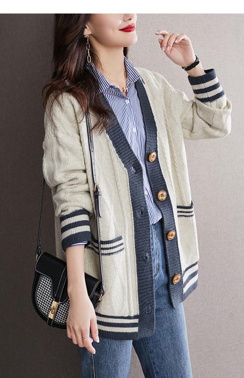 中长女士毛衣怎么搭配