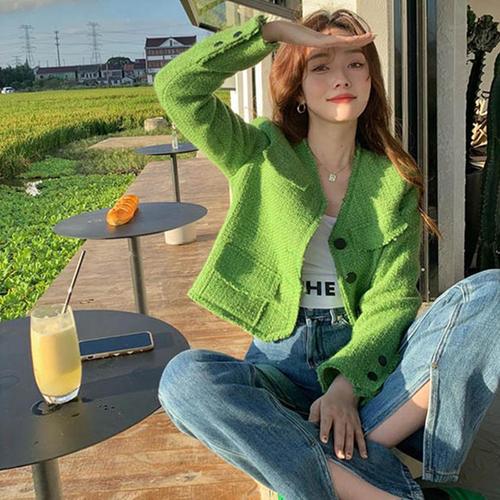 绿色短呢女外套怎么搭配图片
