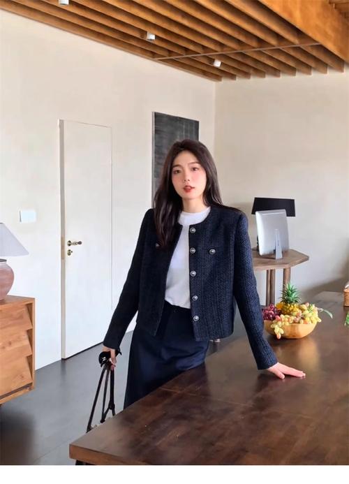 藏蓝色风搭配衣怎么搭配