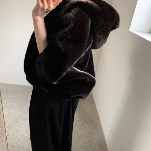 黑色貂皮马甲怎么搭配