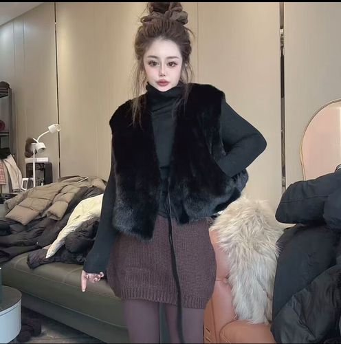 黑色貂皮马甲怎么搭配