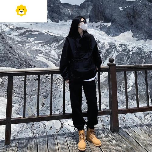 黑色马丁靴配什么裤子