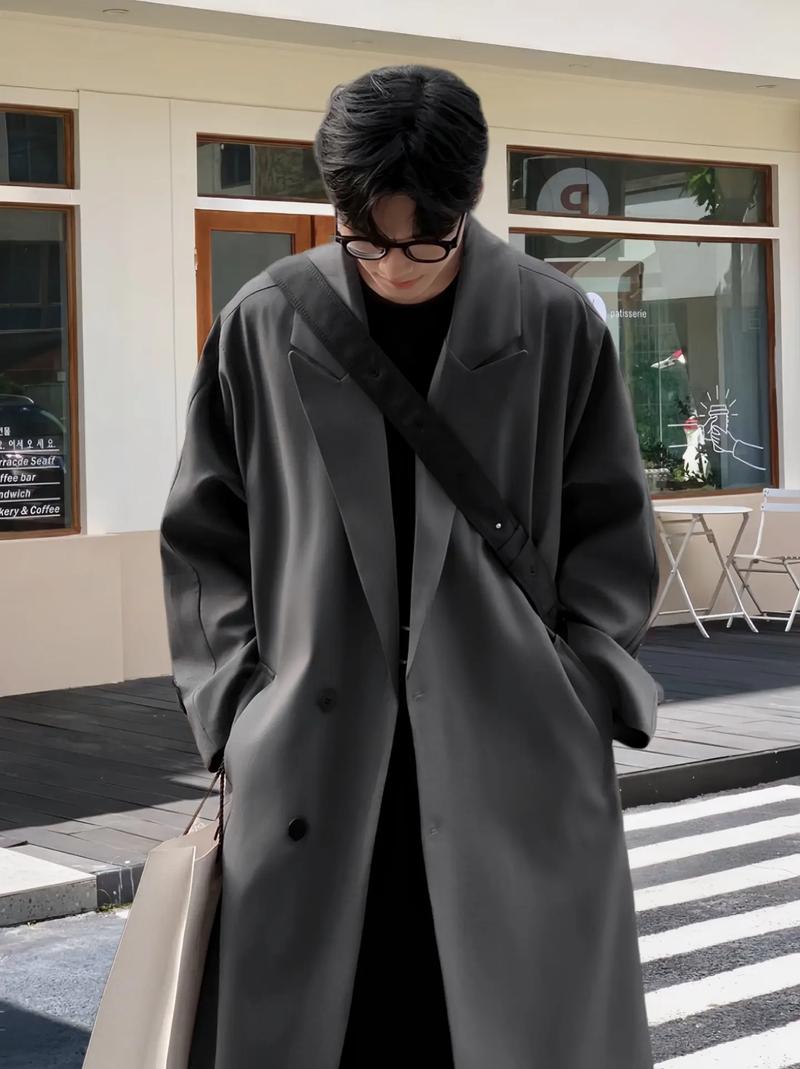 男士冬季长款黑色风衣怎么搭配什么裤子