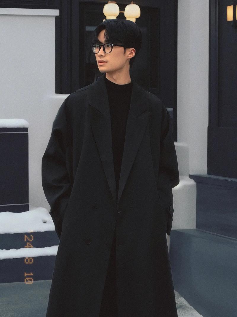 男士冬季长款黑色风衣怎么搭配什么裤子