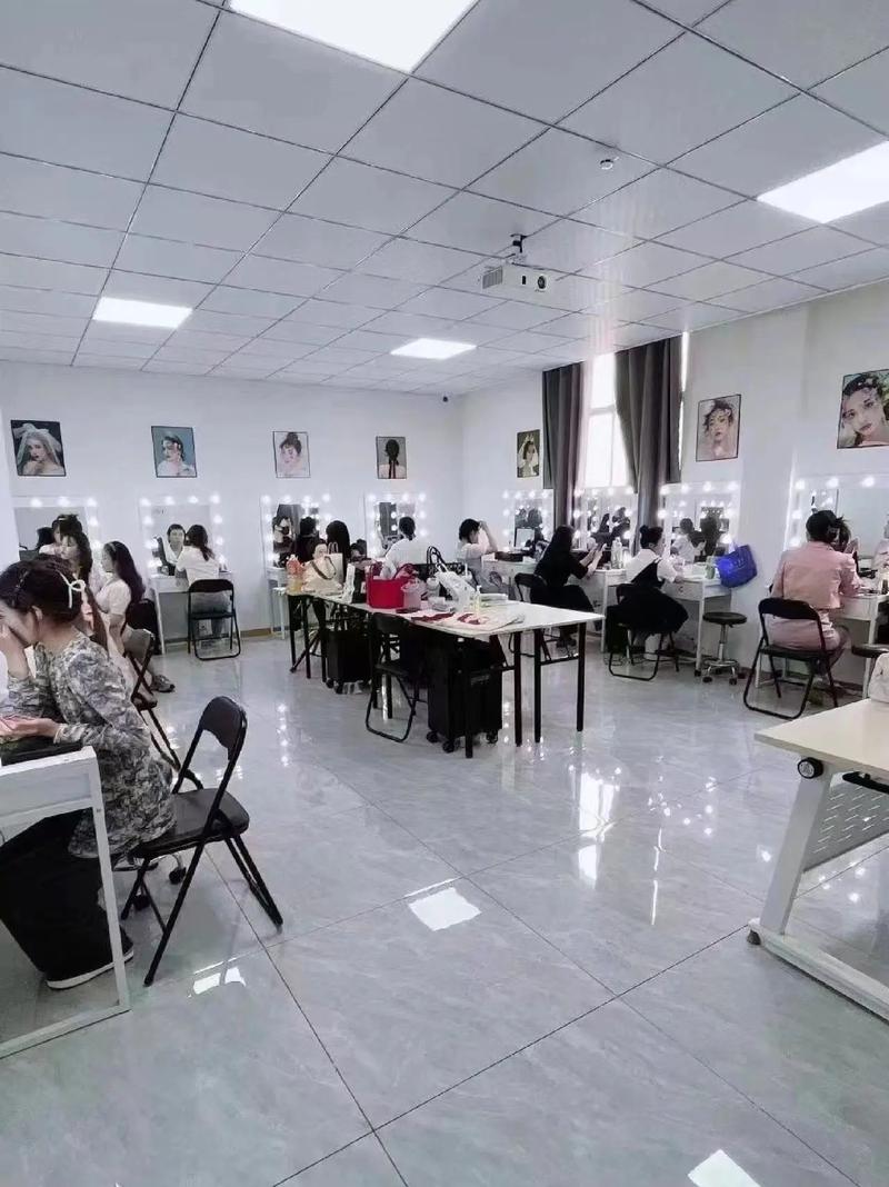 最新化妆学校