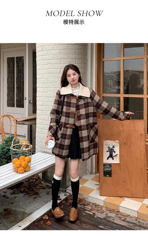 格子呢短大衣怎么搭配什么裤子好看吗