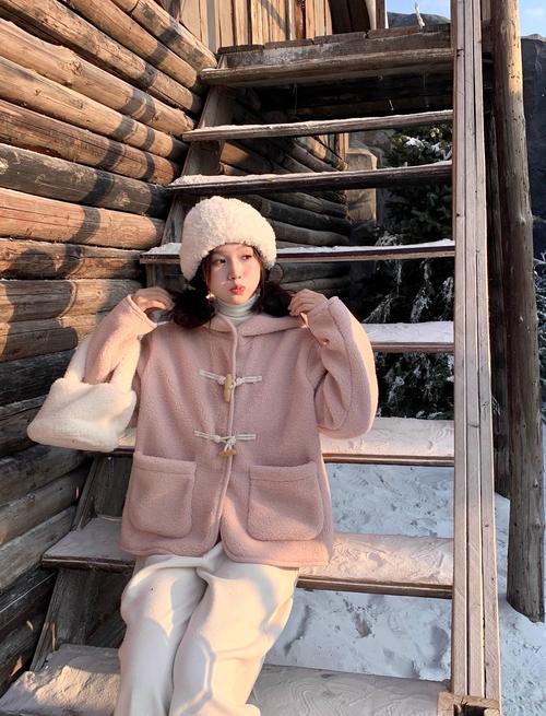 女冬季短款上衣外套怎么搭配