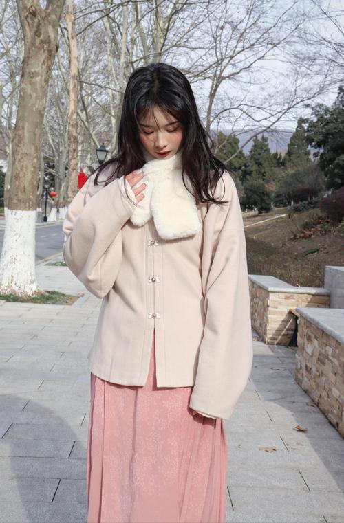 短袄里面怎么搭配