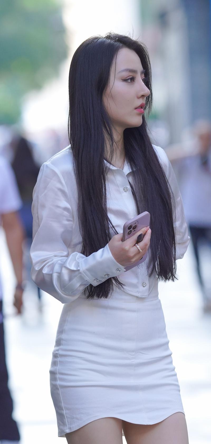 白色包臀群怎么搭配什么外套