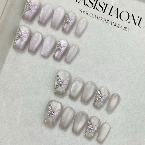 灰色加钻美甲怎么搭配