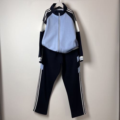 校服裤搭配什么上衣