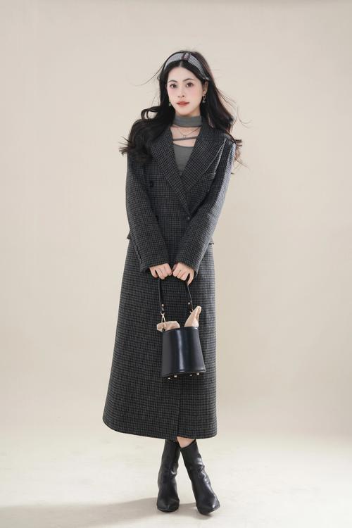 收腰毛呢怎么搭配