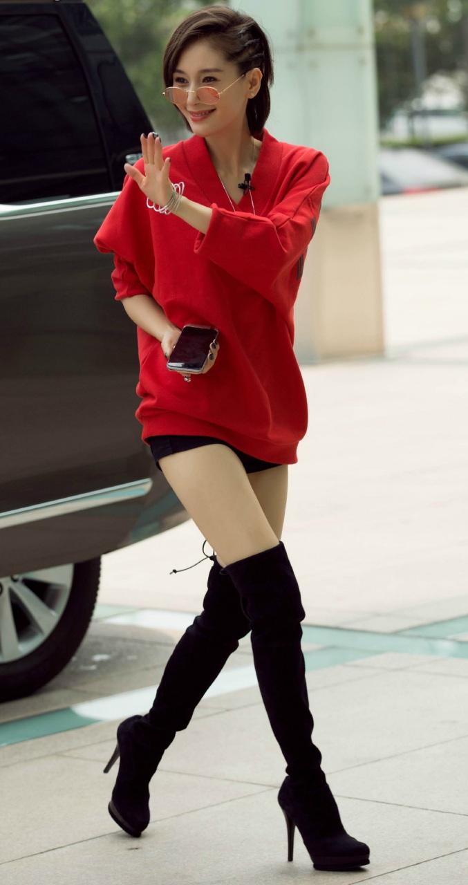 冬天红色长靴怎么搭配