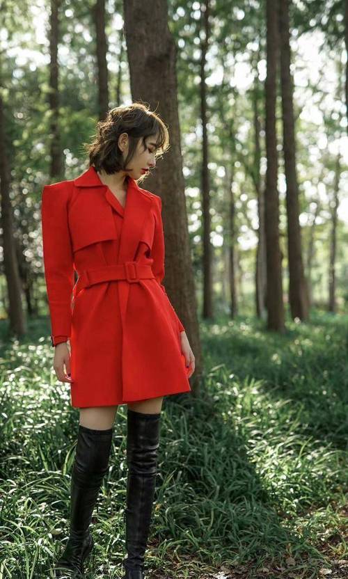 红色中靴怎么搭配衣服