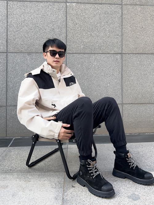 冬天的马丁靴怎么搭配衣服