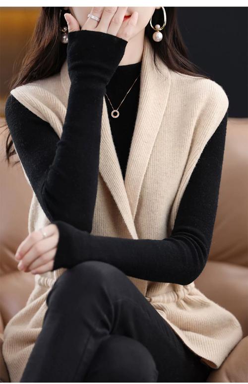 羊毛背心外套怎么搭配衣服