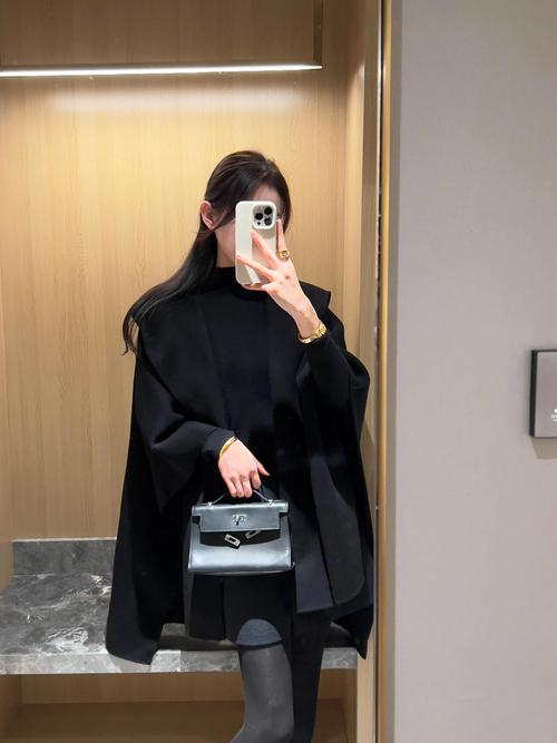 中长斗篷怎么搭配好看吗