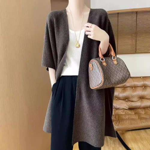 中长斗篷怎么搭配好看