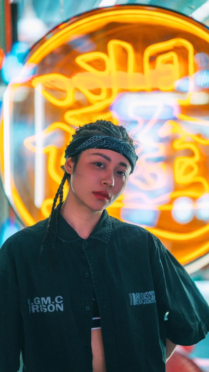 扎脏辫要怎么搭配衣服