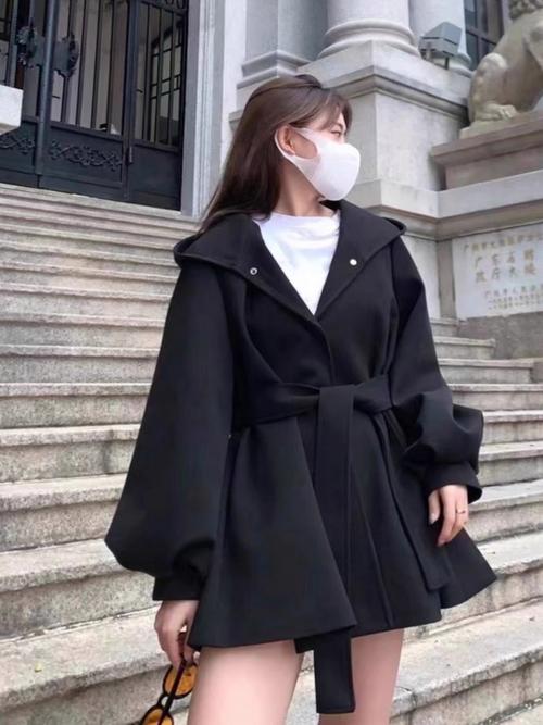 中长斗篷怎么搭配