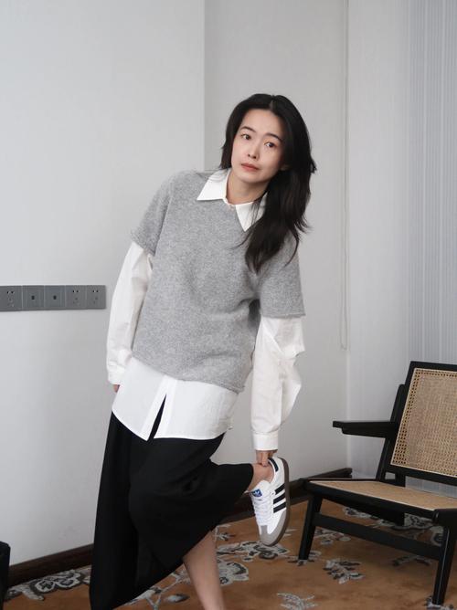 毛衣半袖外套怎么搭配