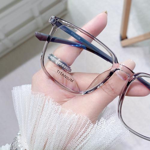 方脸戴什么眼镜好看