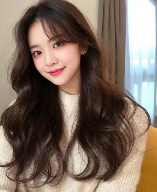 大卷发披开怎么搭配