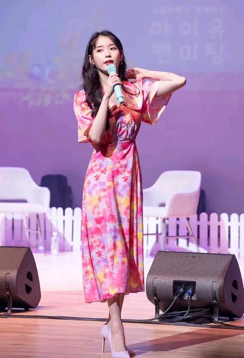 穿粉色的鞋子怎么搭配