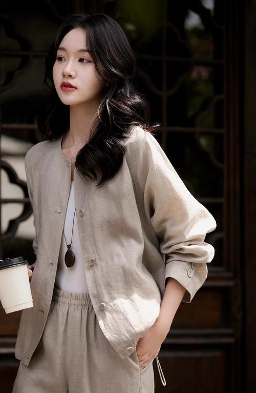 长袖中款上衣怎么搭配什么裤子图片