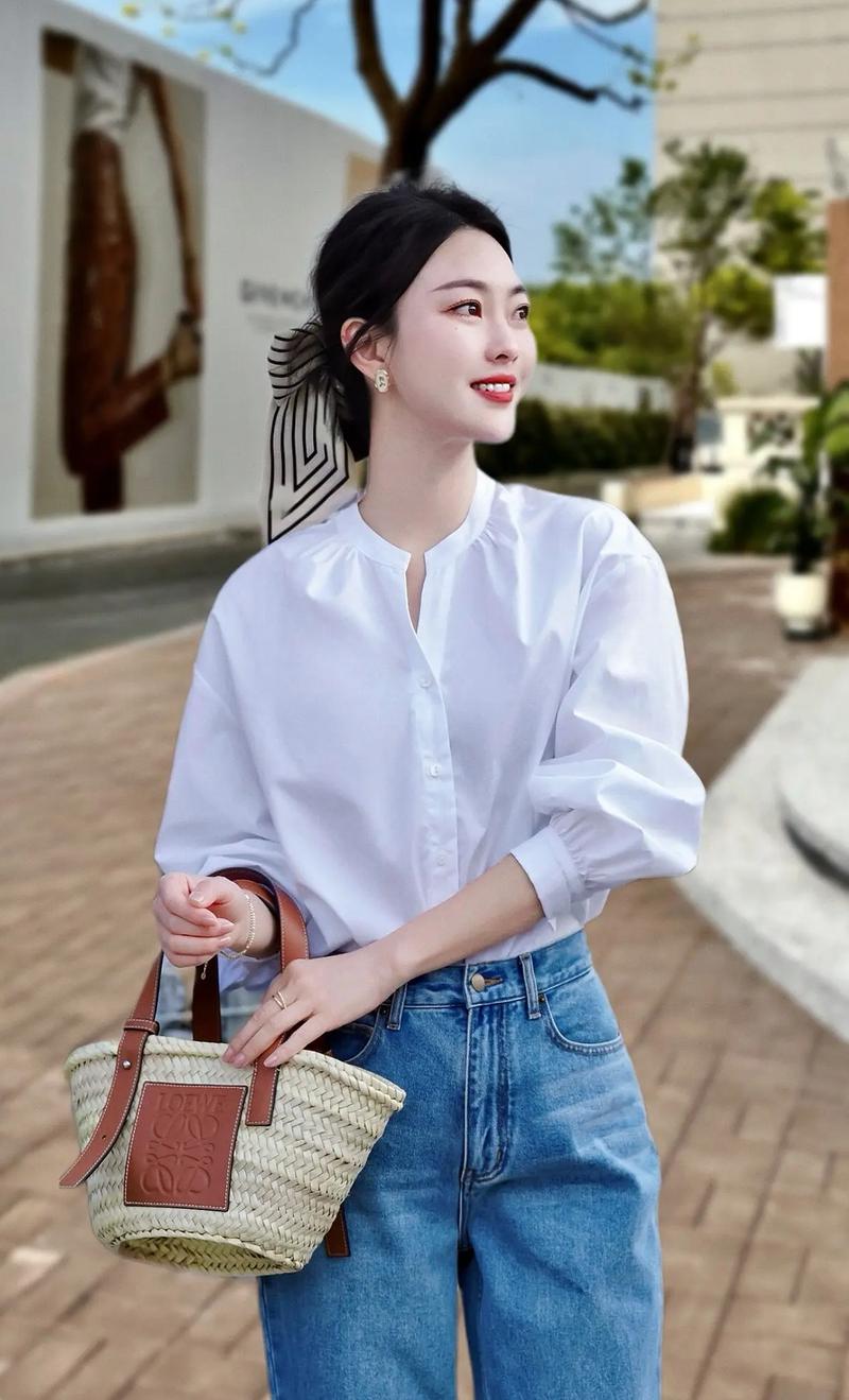 白色复古衬衣怎么搭配裤子好看吗