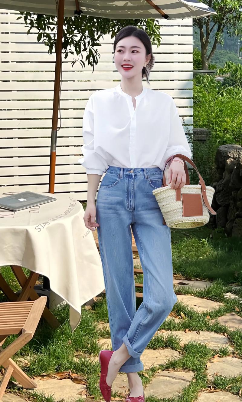 白色复古衬衣怎么搭配裤子好看