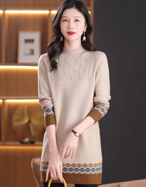 中款打底毛衣怎么搭配