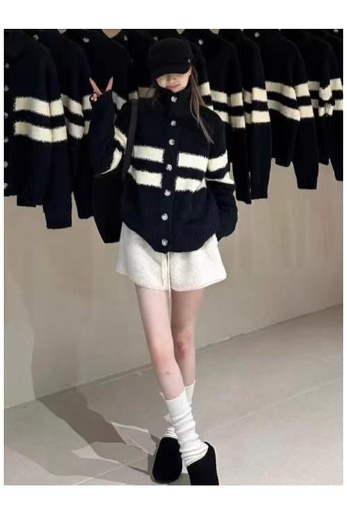 冬季短裤配什么上衣