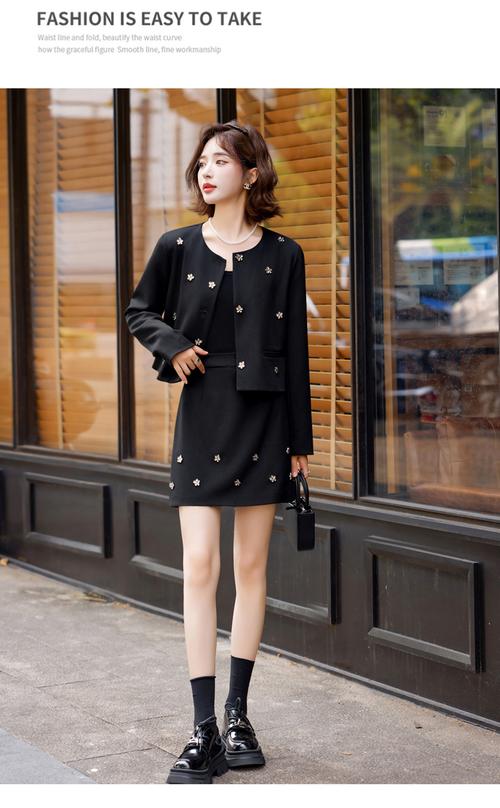 中短款紧身裙子怎么搭配什么外套