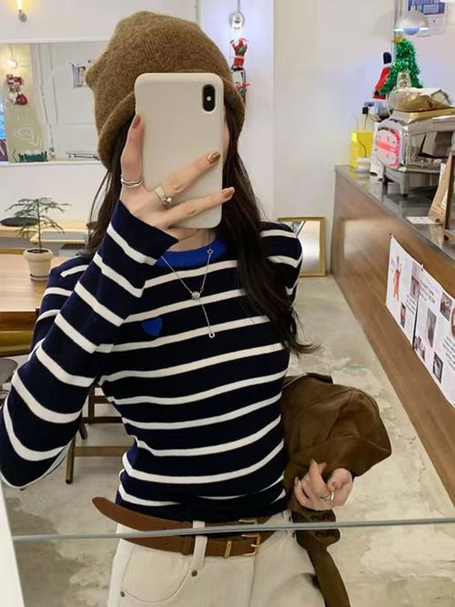 针织长袖体恤怎么搭配图片