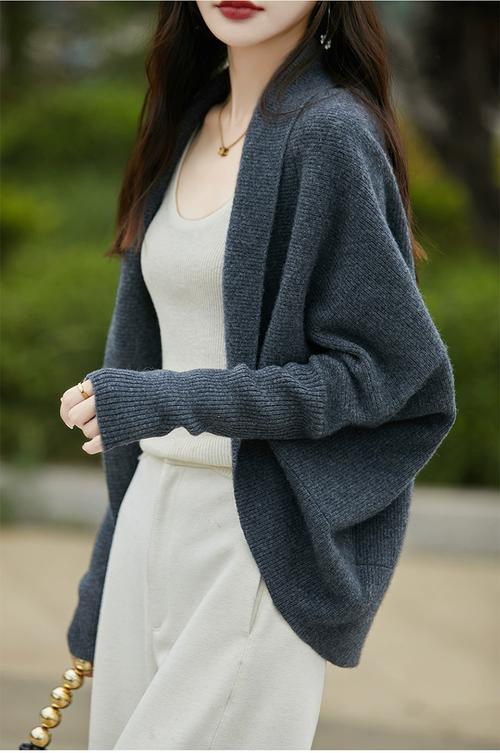 羊毛披肩怎么搭配好看吗