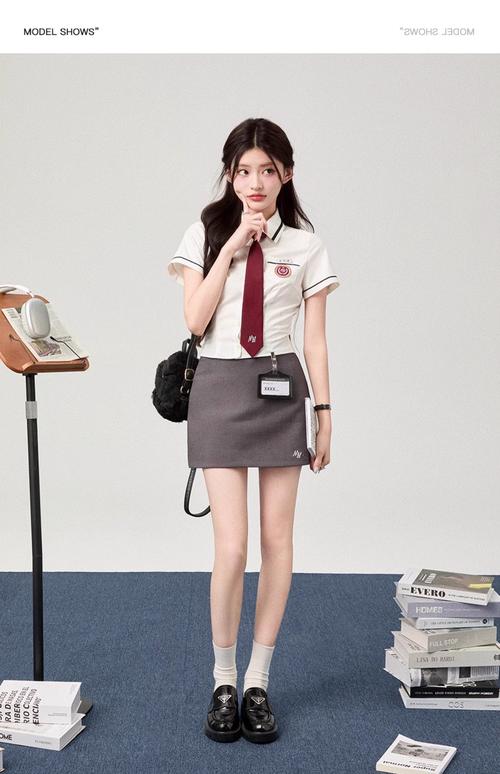 校服衣服瘦怎么搭配好看