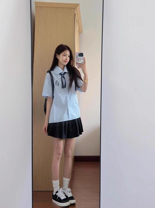 校服衣服瘦怎么搭配