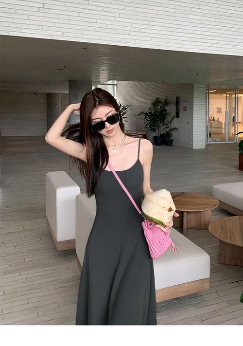 夏季吊带怎么搭配图片